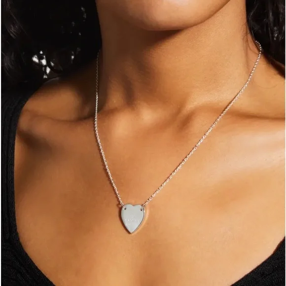 Like New Gucci TRADEMARK NECKLACE WITH HEART PENDANT - Picture 3 of 6